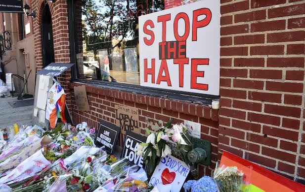 Memorial outside the landmark Stonewall Inn in NYC to honor of the victims of the mass shooting at a gay nightclub in Orlando (Photo: iStockphoto)