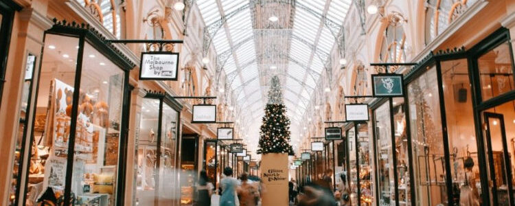 4 Ways to Save Money on Holiday Shopping This Season