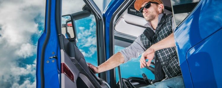 Truck Driving Licenses And Safety Tips