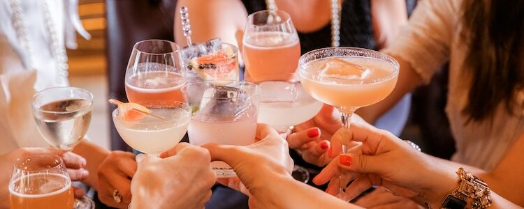 How To Organize A Valentine’s Day Party For Your Single Friends