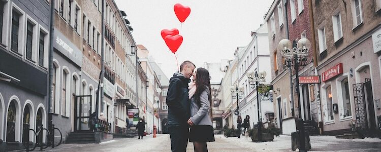 Cute Valentine’s Gifts For Traveling Couples