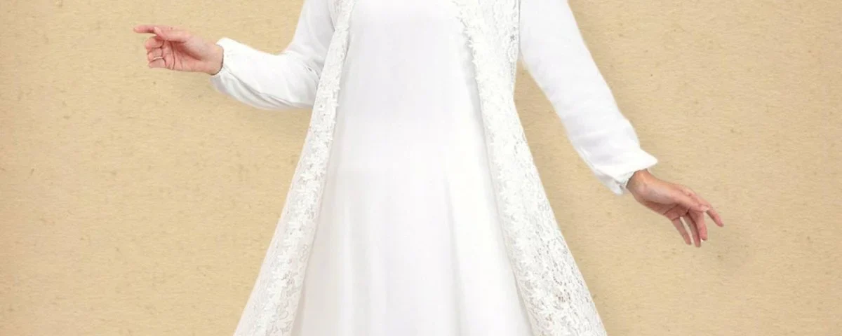 How to Style a White Abaya for Eid Celebrations