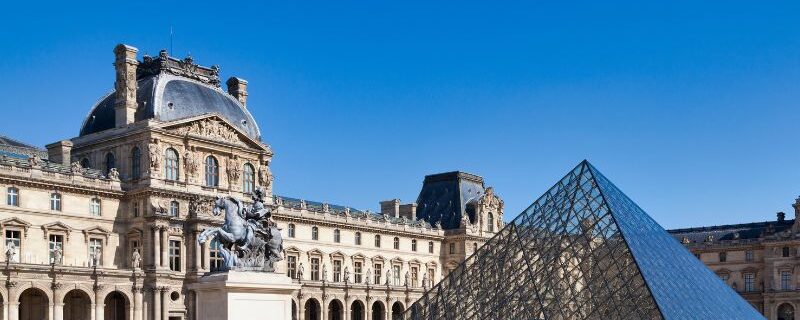 10 Must-See Landmarks in Paris for First-Time Visitors