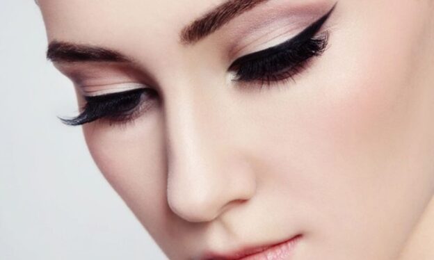 5 Easy Eyeliner Hacks to Master the Perfect Wing